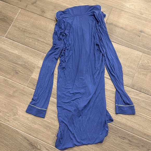 Victoria's Secret Long sleeve Nightgown. Worn once! - Picture 4 of 6